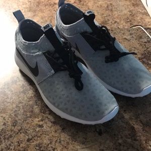 Nike Tennis Shoes